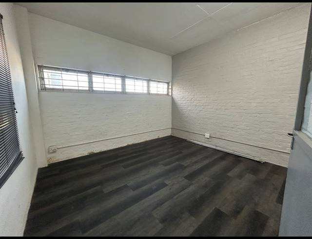 582M² OFFICE TO LET IN PAARDEN EILAND
